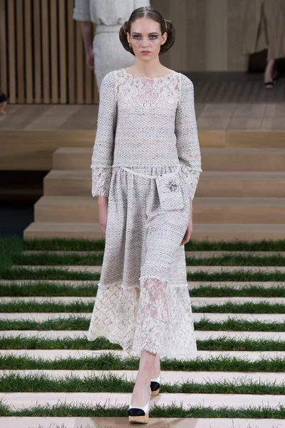 Look 15
